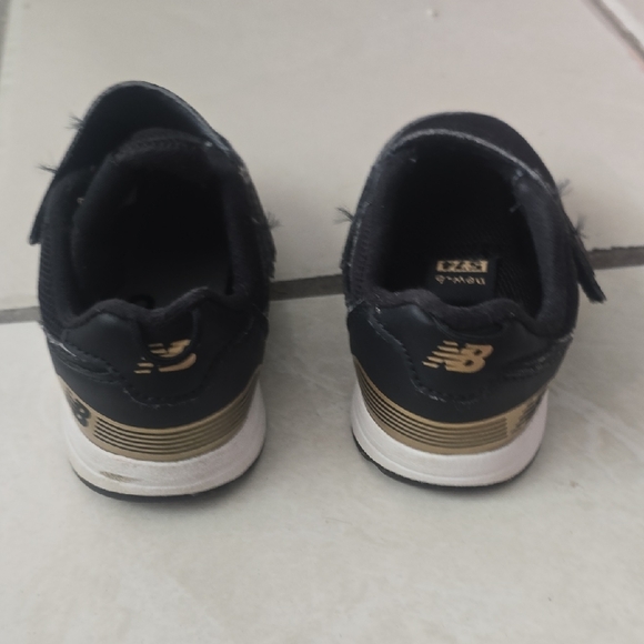New Balance Kids Black and Gold Sneakers - Picture 5 of 6
